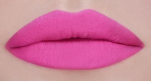 Зволожувальна матова губна помада «Ультра» відтінок Electric Pink / Ультра-рожевий 3,6 г 1386053